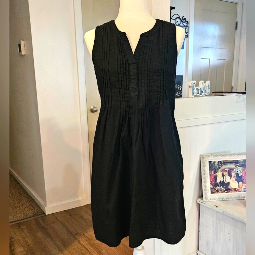 Barely Worn - SONOMA - Super Cute Black, Pleated Front Dress - Size M